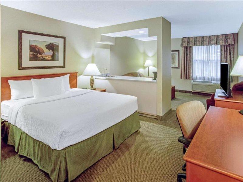 La Quinta By Wyndham Appleton College Avenue Ξενοδοχείο Εξωτερικό φωτογραφία