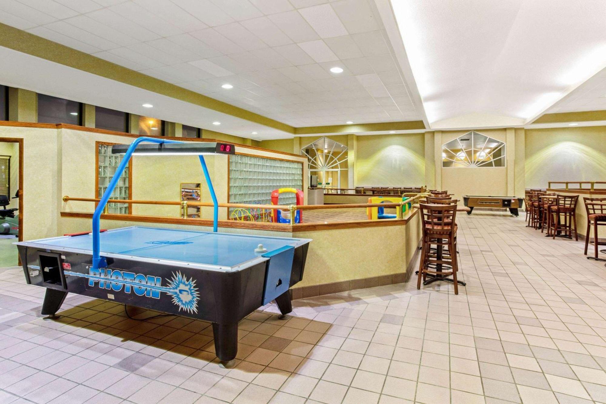 La Quinta By Wyndham Appleton College Avenue Ξενοδοχείο Εξωτερικό φωτογραφία